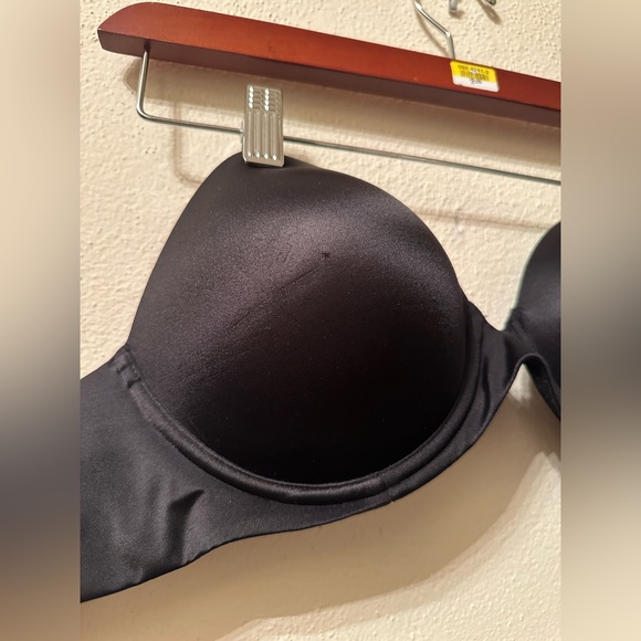 Black Victoria’s Secret multiway strapless bra NWT 32DD small snag - Picture 4 of 8